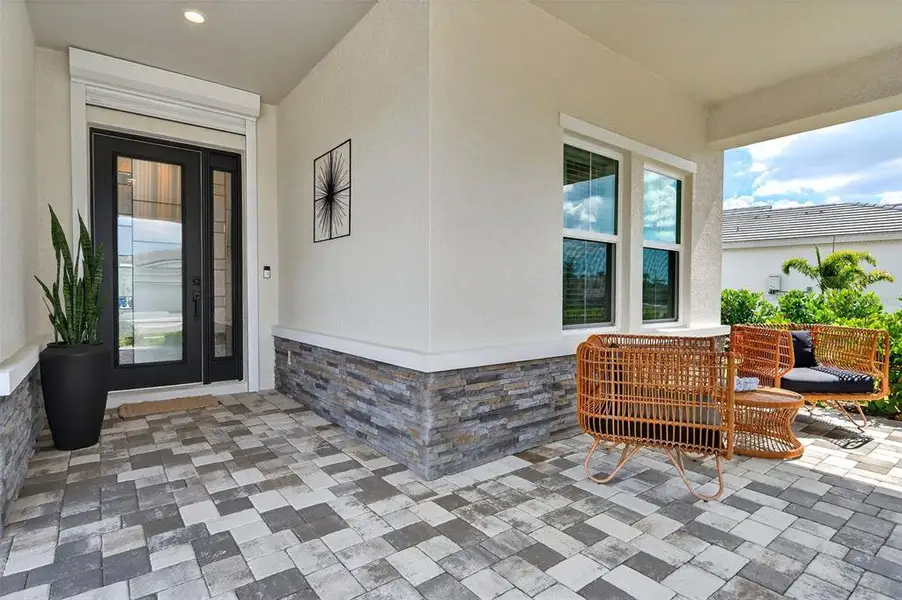Exterior details and patio area of a home in , Venice (Image 35).