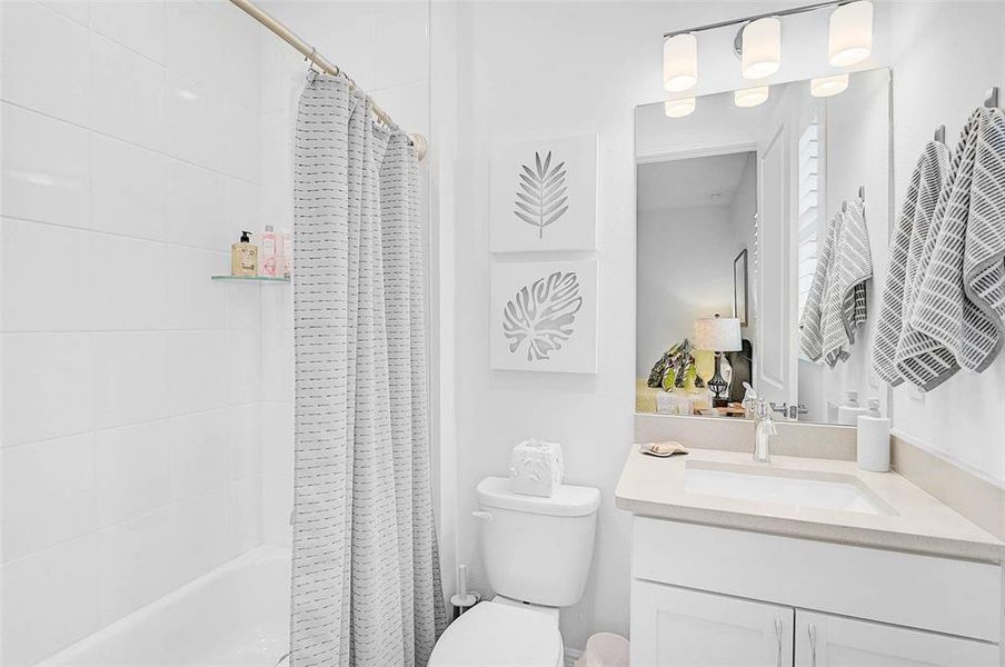 Furnished interior view inside a new home in , Bradenton (Image 13).