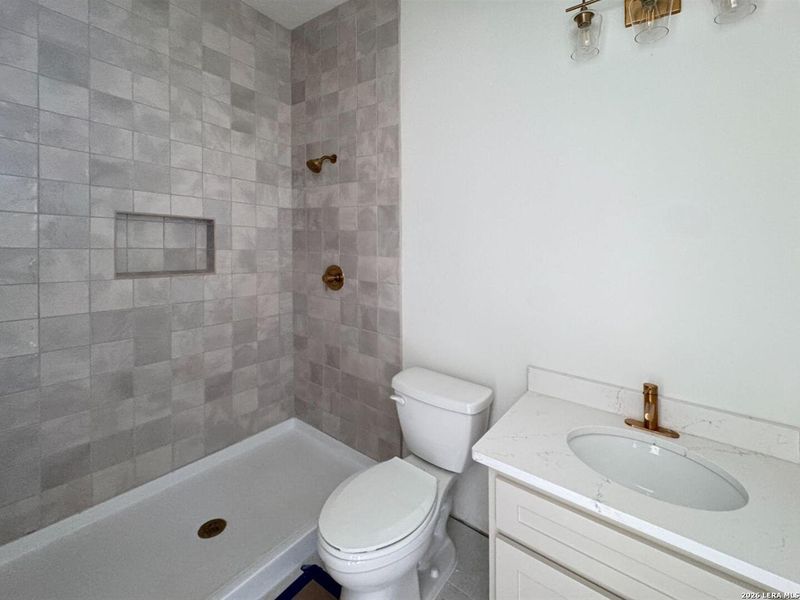 Furnished interior view inside a new home in Waldsanger, New Braunfels (Image 5).