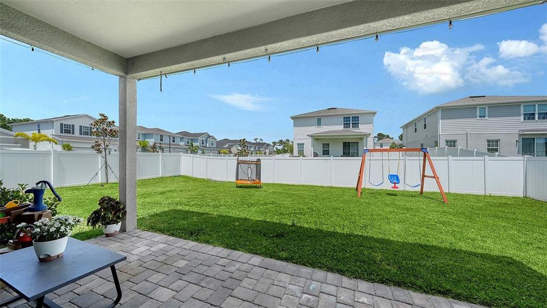 Exterior details and patio area of a home in , Bradenton (Image 4).