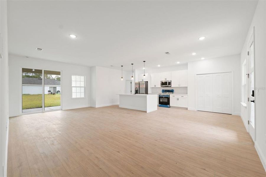 Spacious, unfurnished interior of a new home in , Ocala (Image 13).