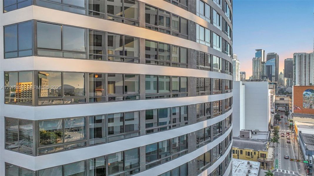 Condo located in Miami, FL showcasing its design and architecture (Image 25).