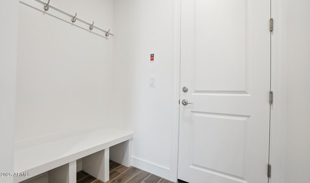 Viviendo Lot #7 HovHub (Large) Viviendo Lot #7 HovHub (Large)