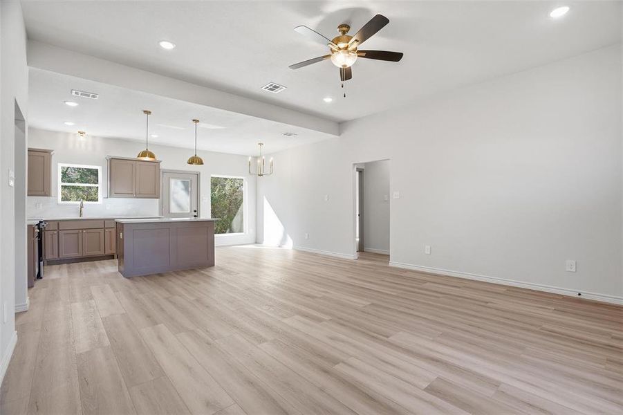 Spacious, unfurnished interior of a new home in , Whitney (Image 19).
