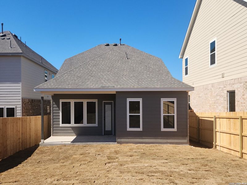 Exterior details and patio area of a home in Arcadia Ridge, San Antonio (Image 3).