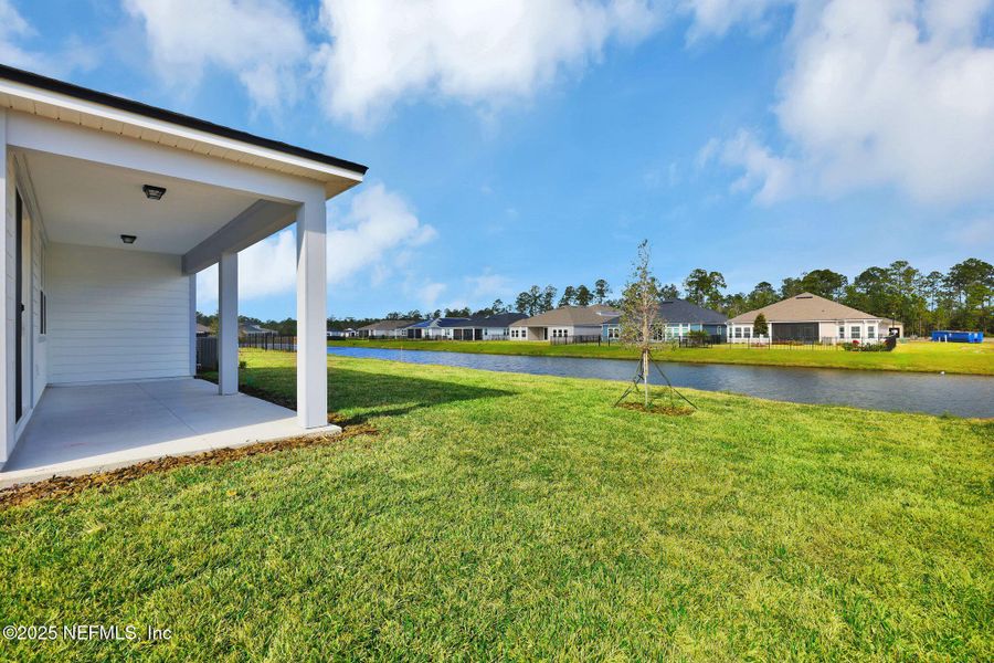 Exterior details and patio area of a home in Hyland Trail, Green Cove Springs (Image 3).