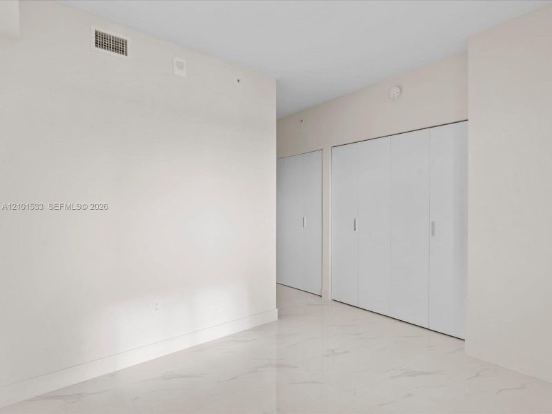 Spacious, unfurnished interior of a new home in Aria Reserve, Miami (Image 42).