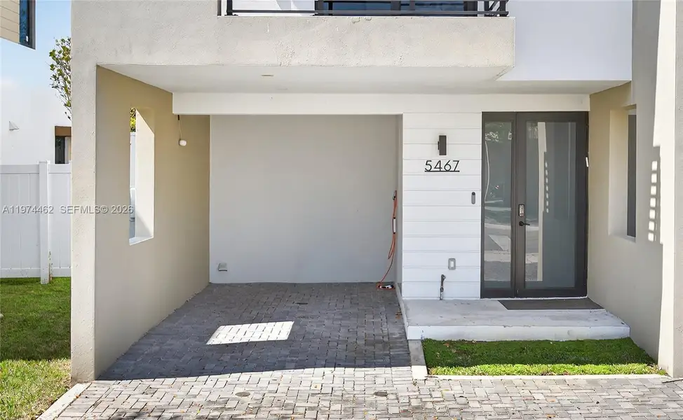 Exterior details and patio area of a home in , Dania Beach (Image 3).