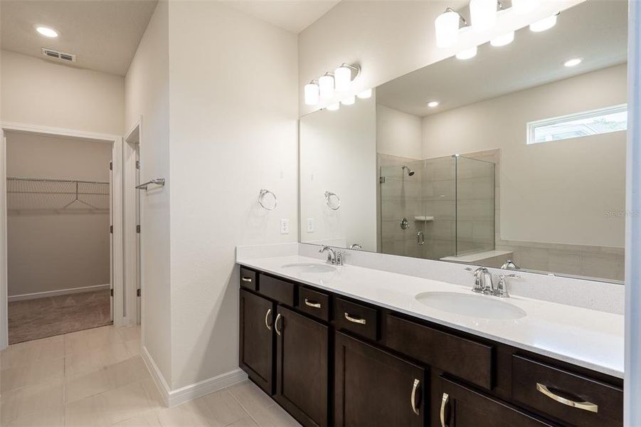 Furnished interior view inside a new home in Willow Ridge, Montverde (Image 10).