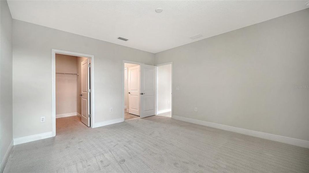 Spacious, unfurnished interior of a new home in , Sarasota (Image 38).