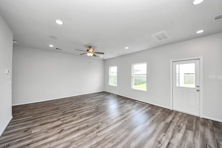 Spacious, unfurnished interior of a new home in Hill and Dale Ranch, Splendora (Image 19).