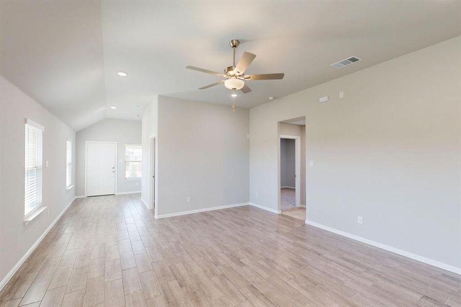 Spacious, unfurnished interior of a new home in Meadow Park, Ponder (Image 24).