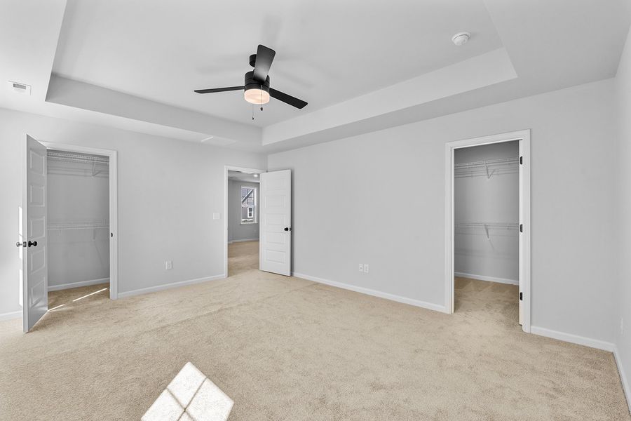 Spacious, unfurnished interior of a new home in Fieldstone, Lexington (Image 32).