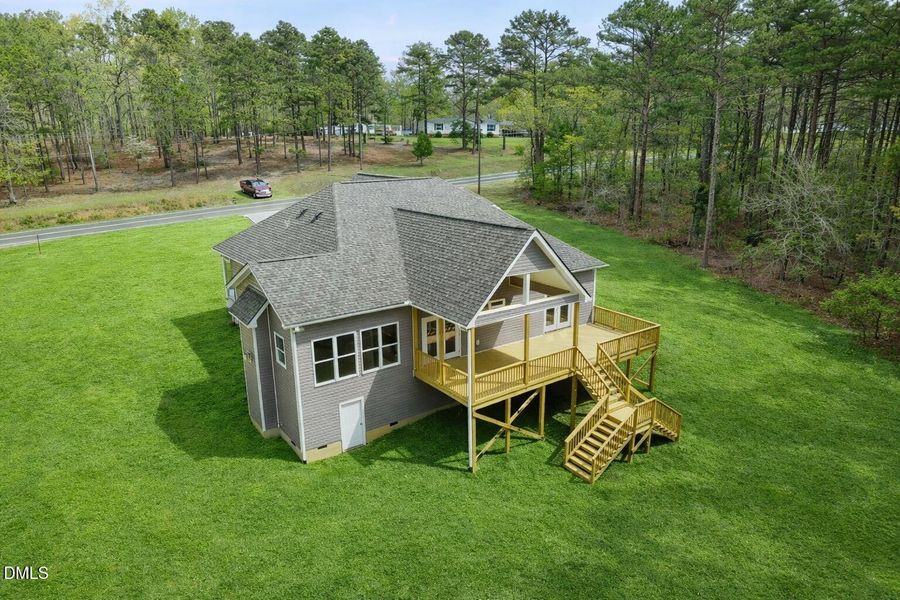 Ext Back Green Grass