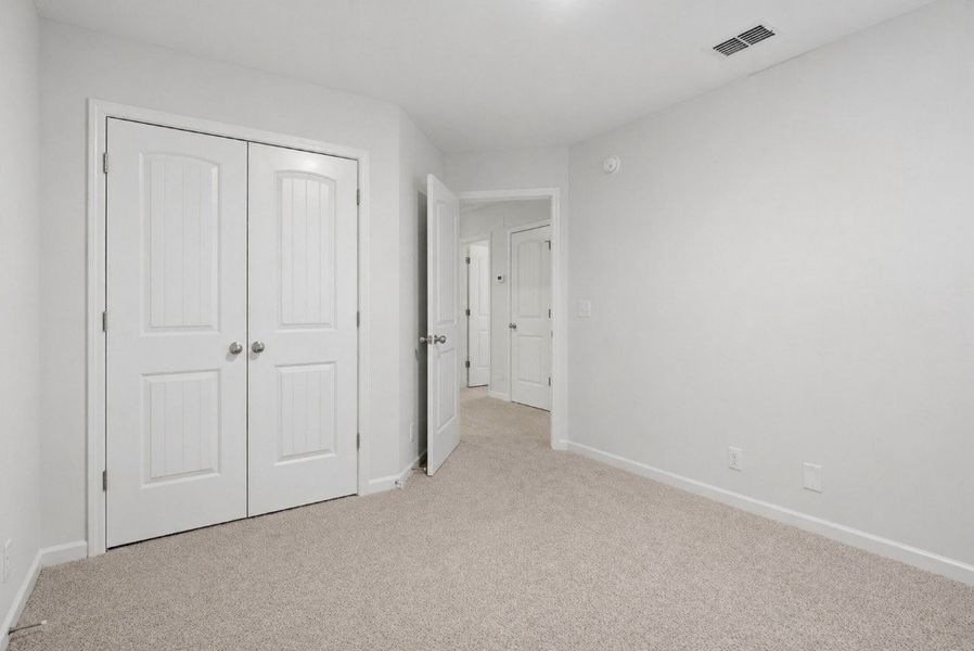 Spacious, unfurnished interior of a new home in Wheatfield, Shelbyville (Image 11).
