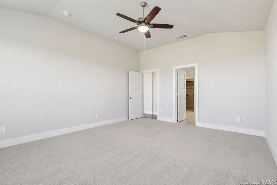 Spacious, unfurnished interior of a new home in Carmel Ranch, Schertz (Image 20).