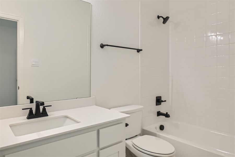 Plan 1532 Secondary Bathroom Representative Photo