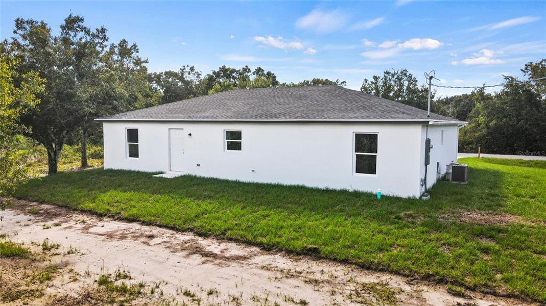 Exterior details and patio area of a home in , Okeechobee (Image 20).