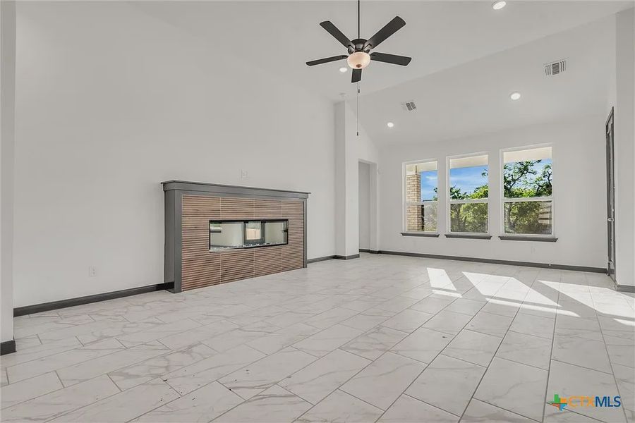 Spacious, unfurnished interior of a new home in Heritage Oaks, Killeen (Image 29).