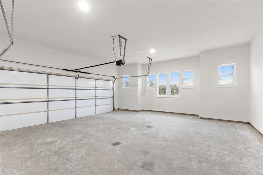 Spacious, unfurnished interior of a new home in , Greenville (Image 30).