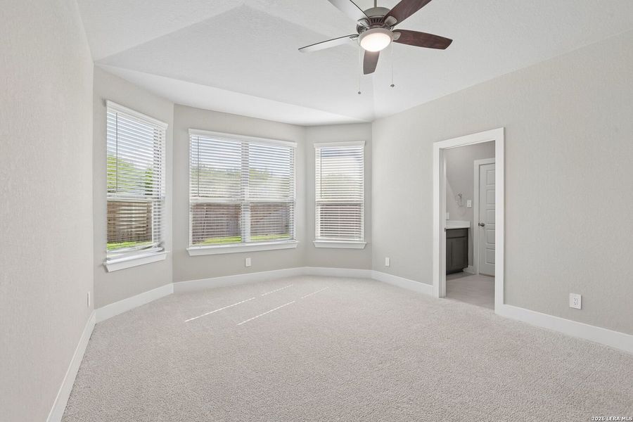 Spacious, unfurnished interior of a new home in Royal Crest, San Antonio (Image 33).