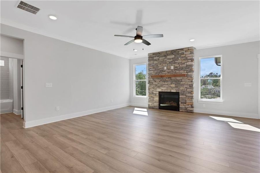 Spacious, unfurnished interior of a new home in Cambridge, Flowery Branch (Image 25).