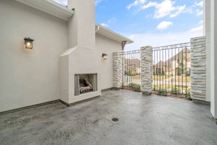 Exterior details of a home in Briarley, Montgomery (Image 3).