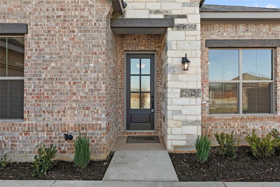 04. 3113 Blue Hill - Ext. Entry