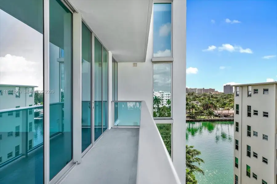 Condo located in Bay Harbor Islands, FL showcasing its design and architecture (Image 17).