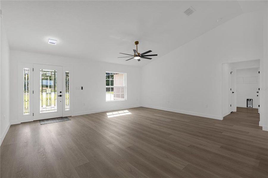 Spacious, unfurnished interior of a new home in , Ocala (Image 12).