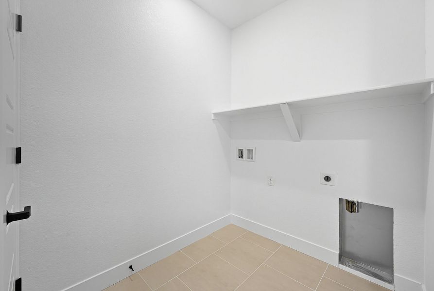 Spacious, unfurnished interior of a new home in Trailstone, Arvada (Image 24).