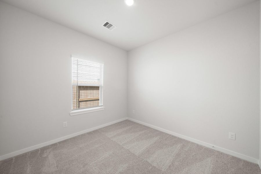 Spacious, unfurnished interior of a new home in Sunterra Lakes, Brookshire (Image 12).