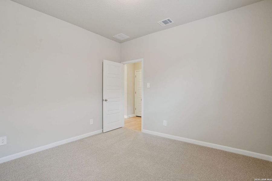 Spacious, unfurnished interior of a new home in Sagebrooke - Premier Series, San Antonio (Image 18).
