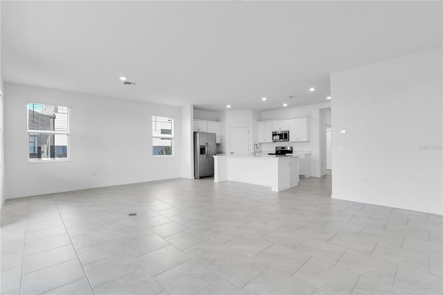 Spacious, unfurnished interior of a new home in Rye Ranch, Parrish (Image 21).
