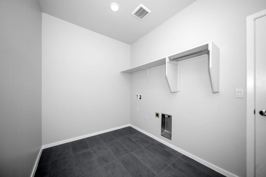 Representative unfurnished interior of a home built from the Prado by Hakes Brothers in Summer Sky North, El Paso (Image 17).