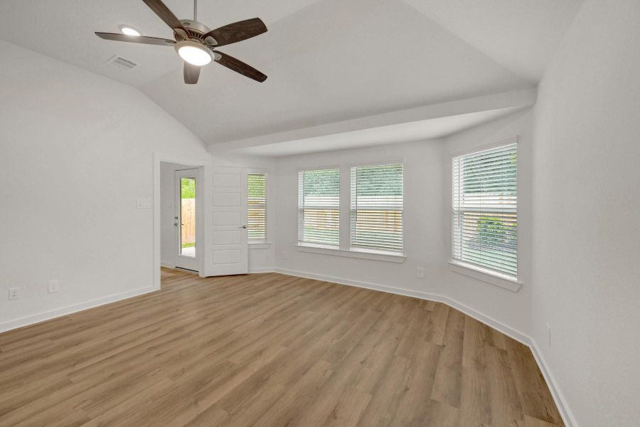 Spacious, unfurnished interior of a new home in Sorella, Tomball (Image 37).