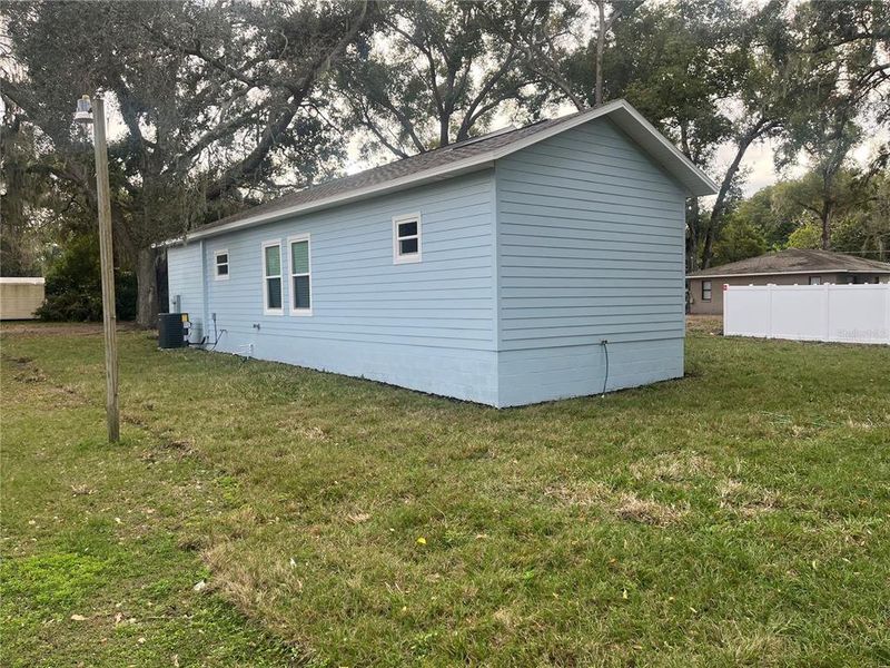 Exterior details and patio area of a home in , Plant City (Image 19).
