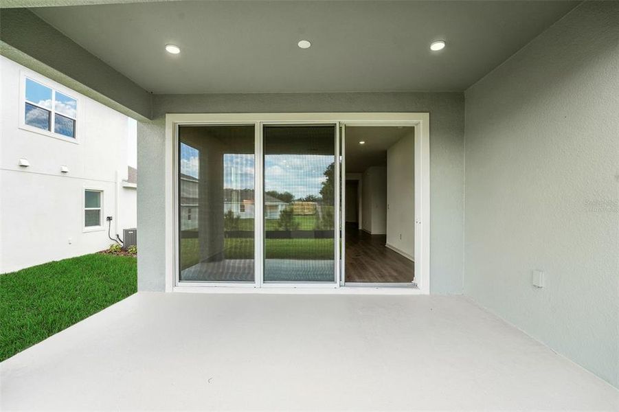 Exterior details and patio area of a home in Tuscan Hills, Dade City (Image 22).