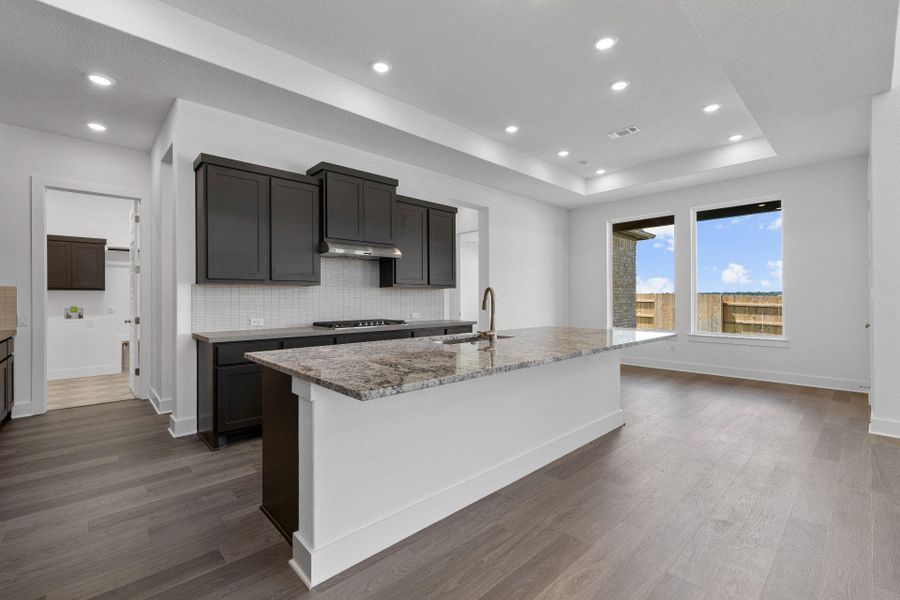 Large Center Island in Kitchen