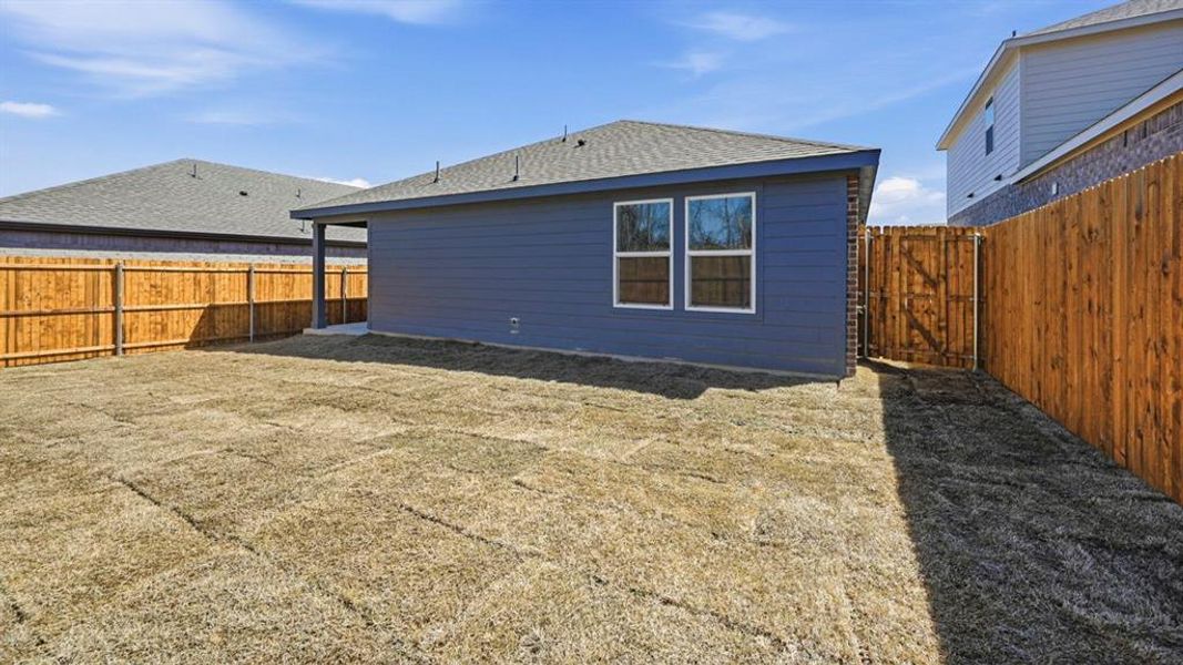 Exterior details and patio area of a home in Sweetwater Springs, Sherman (Image 4).