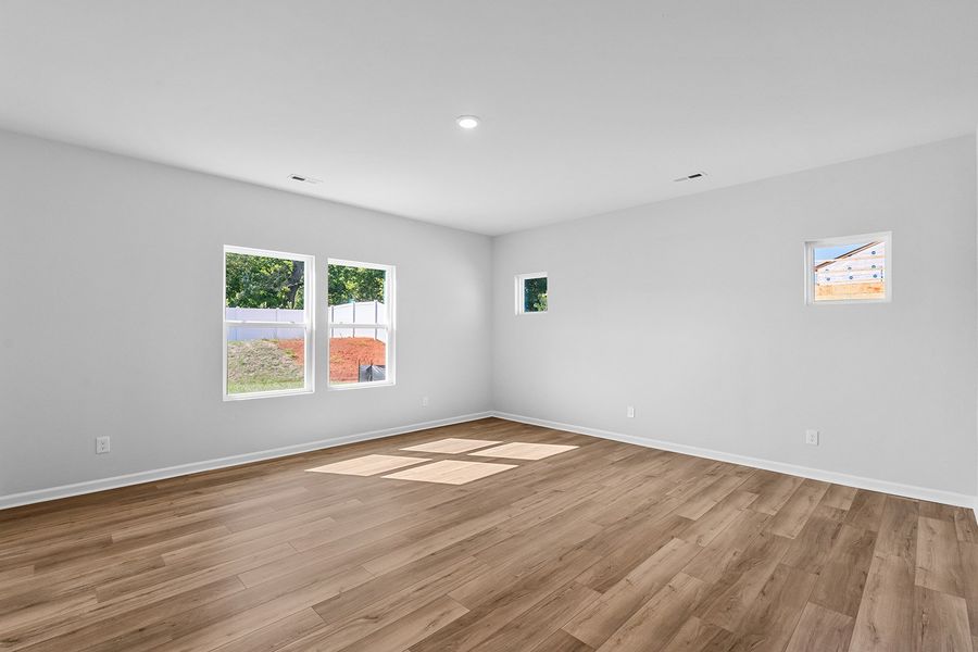 Spacious, unfurnished interior of a new home in Hanes Lake, Winston-Salem (Image 22).