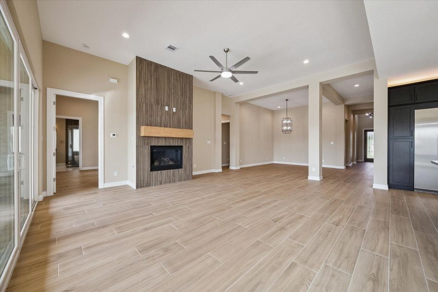 Spacious, unfurnished interior of a new home in , Kemah (Image 31). Spacious, unfurnished interior of a new home in , Kemah (Image 31).