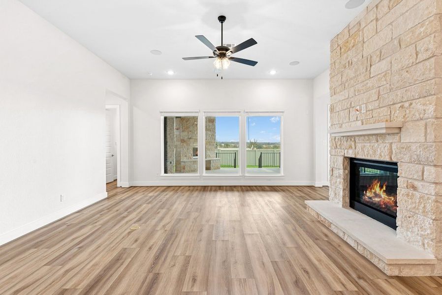 Spacious, unfurnished interior of a new home in Santa Rita Ranch, Liberty Hill (Image 20).