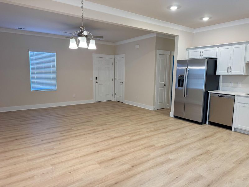 Spacious, unfurnished interior of a new home in , Walterboro (Image 7).