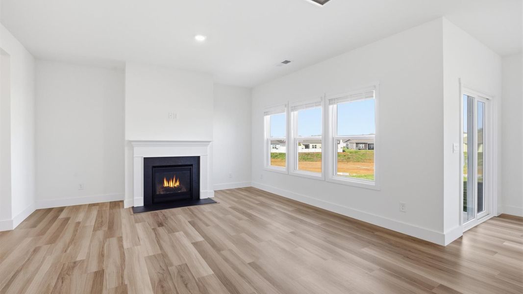 Spacious, unfurnished interior of a new home in Millstone Village, Morristown (Image 23).