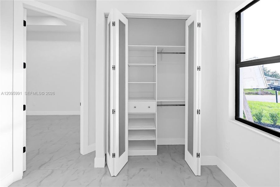 Spacious, unfurnished interior of a new home in , Cape Coral (Image 42).