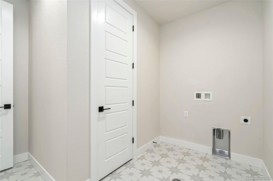 Spacious, unfurnished interior of a new home in Pelican Shores at Water Valley, Windsor (Image 16). Spacious, unfurnished interior of a new home in Pelican Shores at Water Valley, Windsor (Image 16).