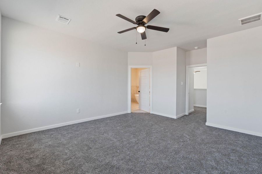 Spacious, unfurnished interior of a new home in , Conroe (Image 39).