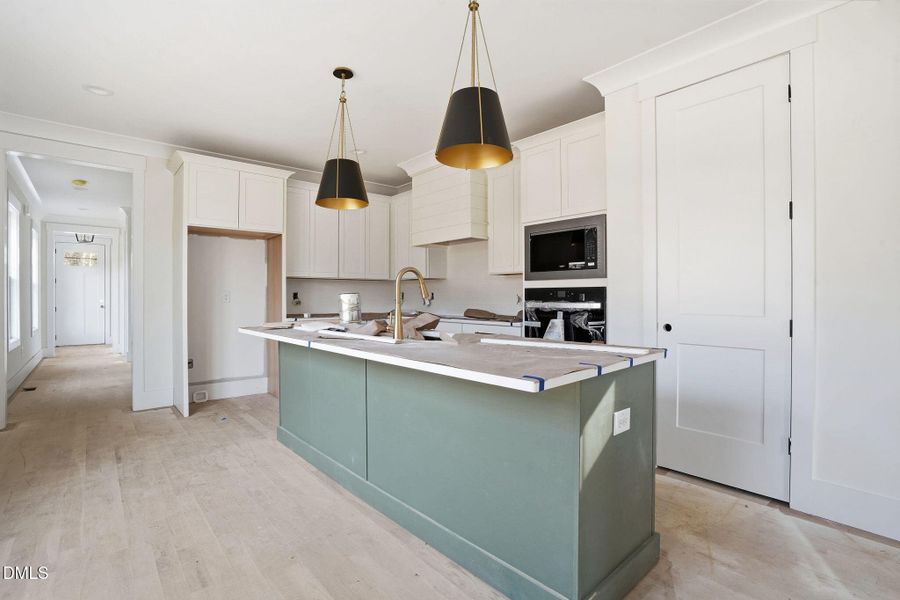 6-web-or-mls-508 W Chatham St-19