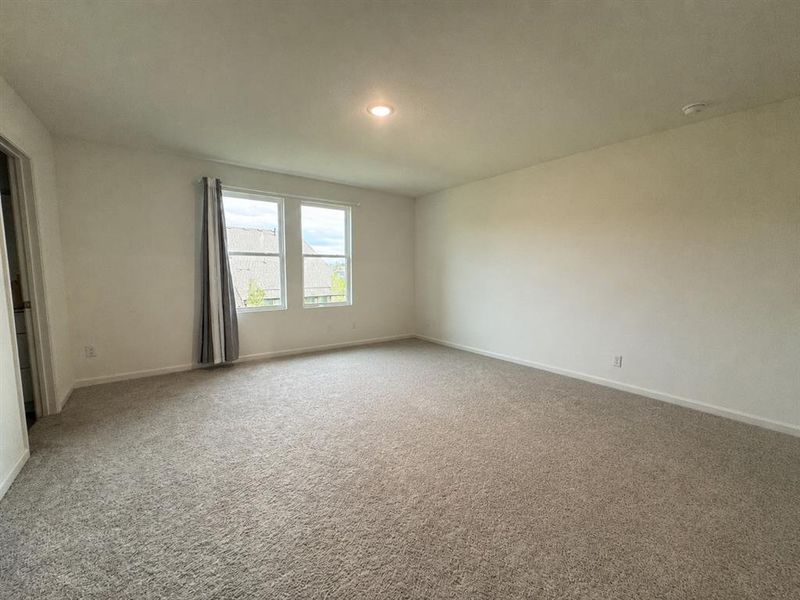 Spacious, unfurnished interior of a new home in Creekview Fossil Ridge, Pilot Point (Image 10).